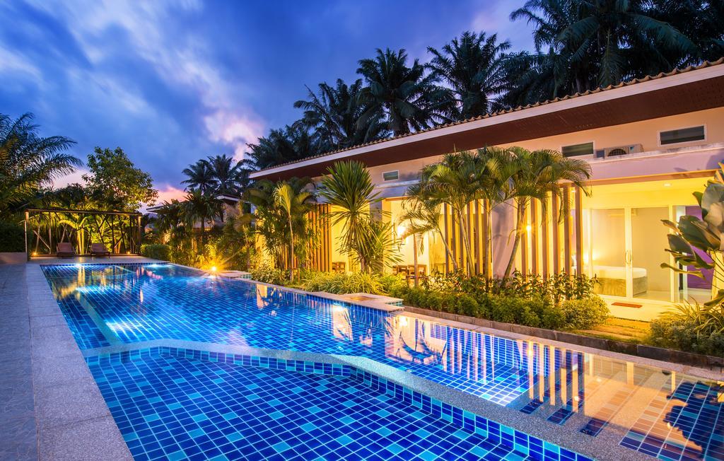 Quarto Deluxe com 2 Camas de Solteiro e Vista da Piscina